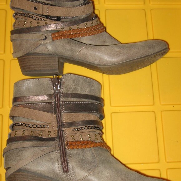 Payless Puma Gray Strappy Studded Ankle Boots Women's Size 8 - Picture 4 of 6